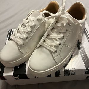 NIB Dolce Vita white sneakers